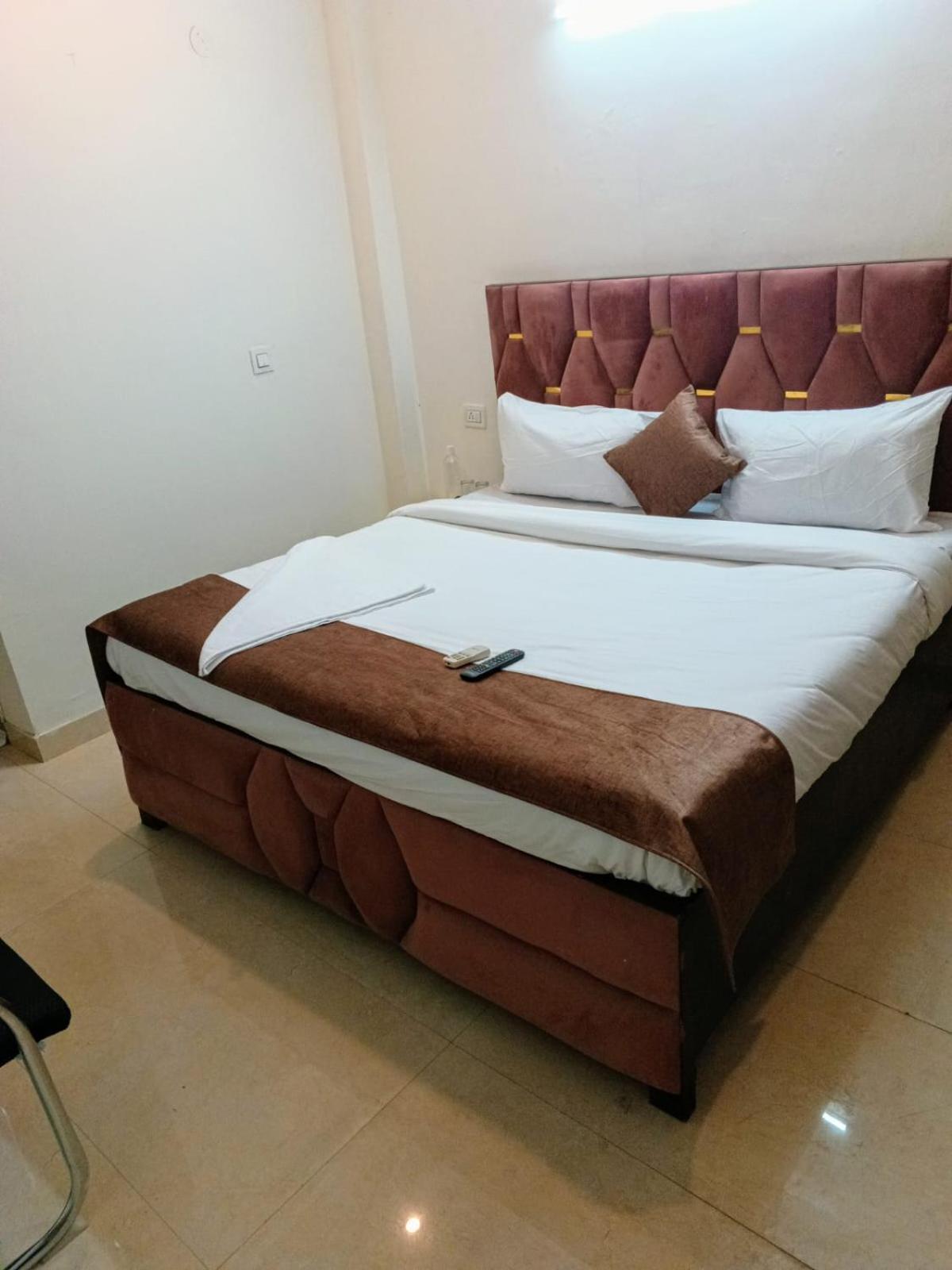 Soooper Hotel Gurgaon Bagian luar foto