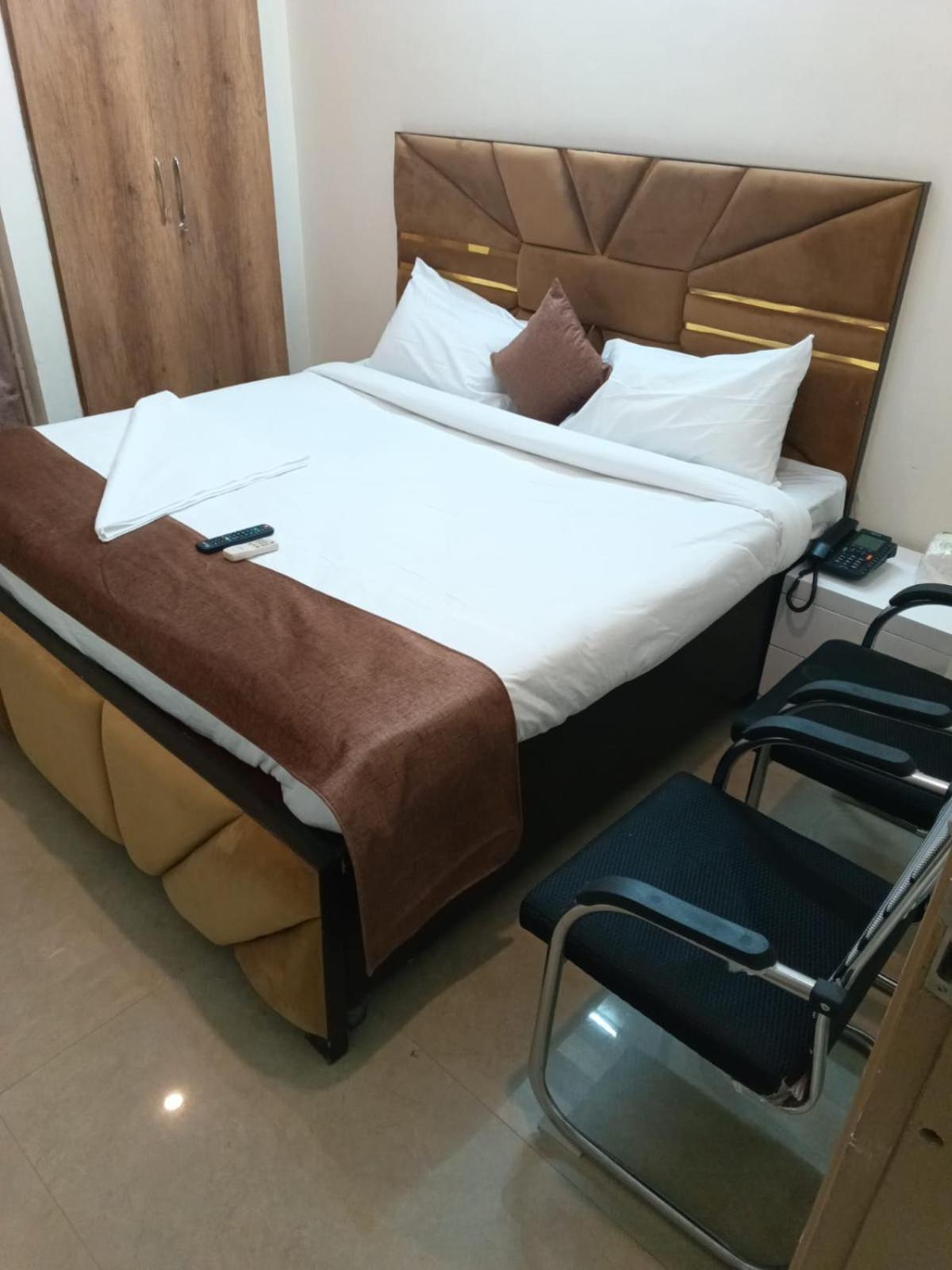 Soooper Hotel Gurgaon Bagian luar foto