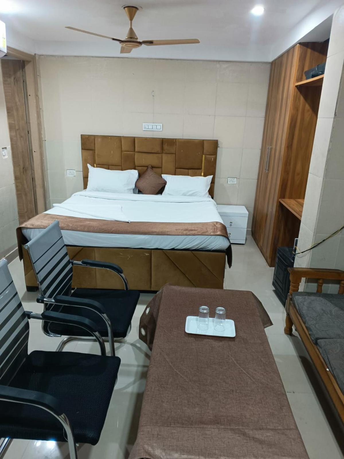 Soooper Hotel Gurgaon Bagian luar foto