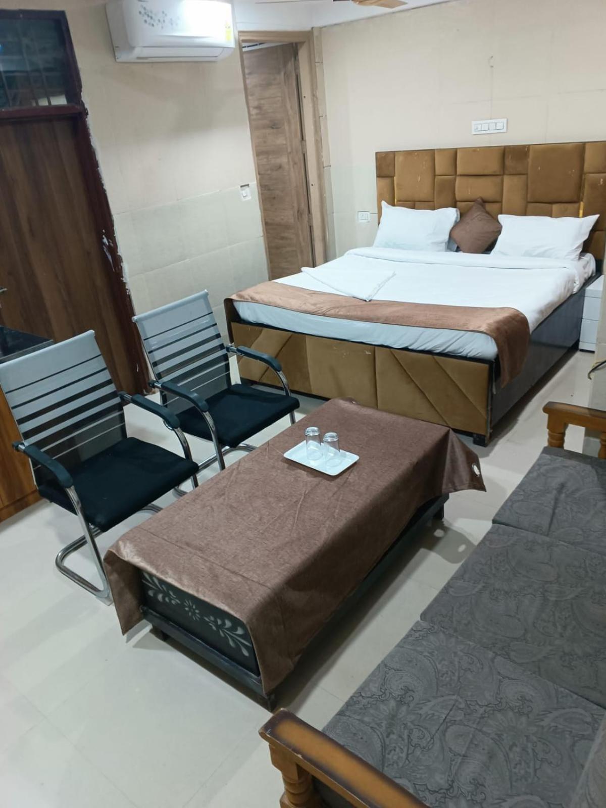 Soooper Hotel Gurgaon Bagian luar foto