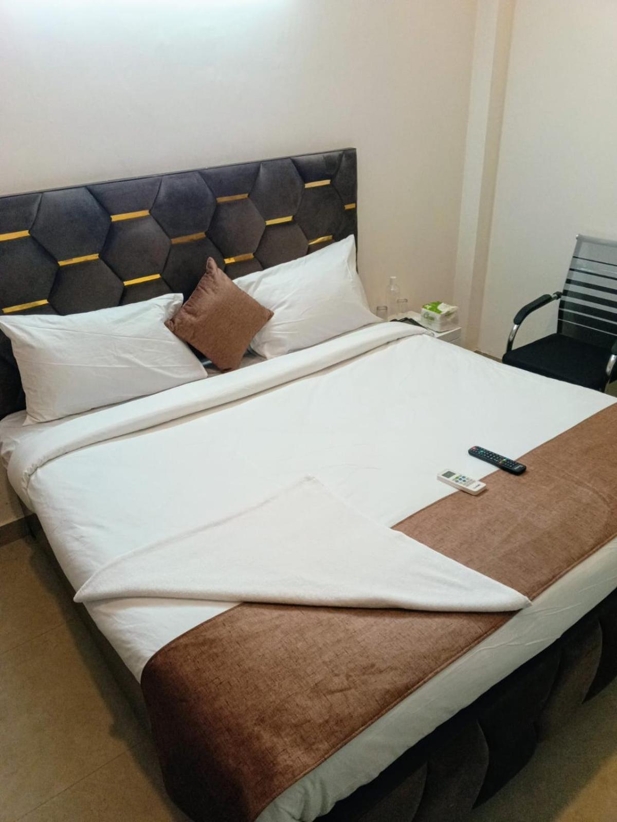 Soooper Hotel Gurgaon Bagian luar foto
