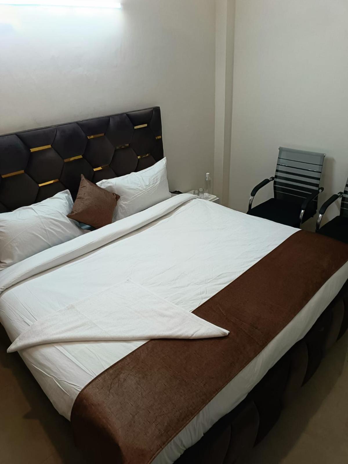 Soooper Hotel Gurgaon Bagian luar foto