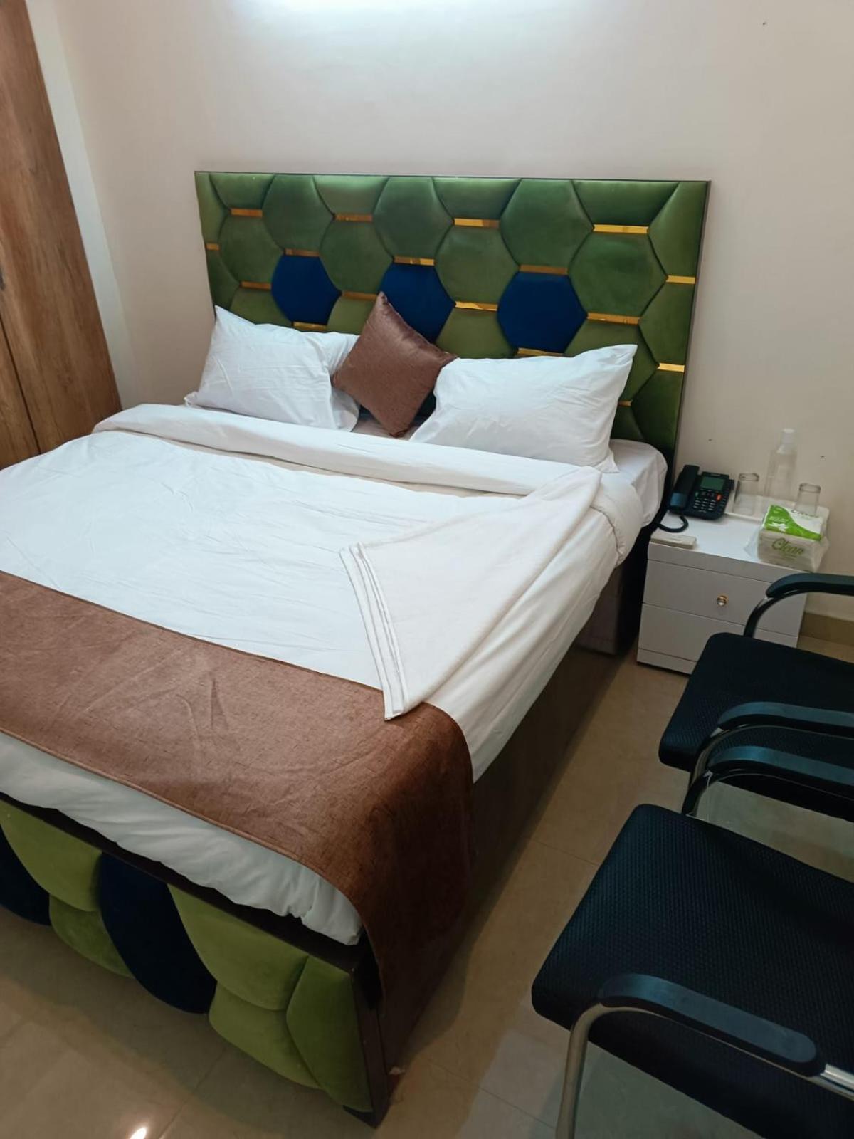Soooper Hotel Gurgaon Bagian luar foto